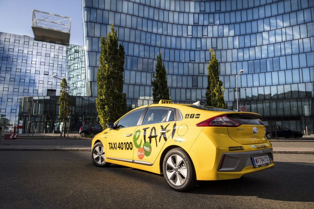 Electronically powered e-taxi from 40100